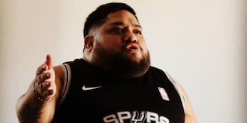 El artista transmite un mensaje de superación en sus seis discos.