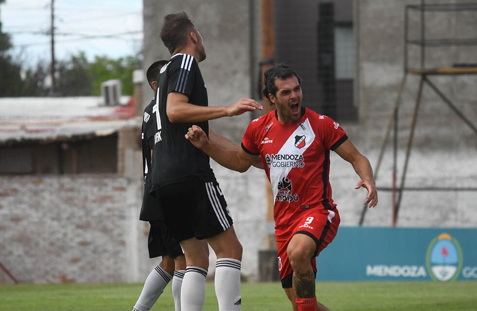 El Facha Castelli, ahora rival de la Gloria: “No supe aprovechar mis oportunidades en Instituto”