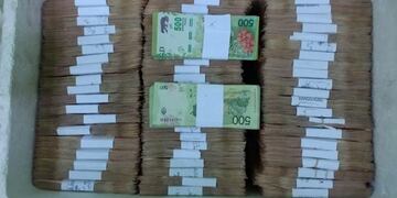 Dinero que trasladaba un tresarroyense y fue incautado por la policía de Entre Ríos (foto: El día de Gualeguaychú)