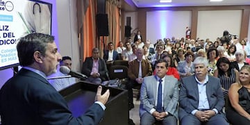 Medina Ruiz en su disertación por el día del Médico.