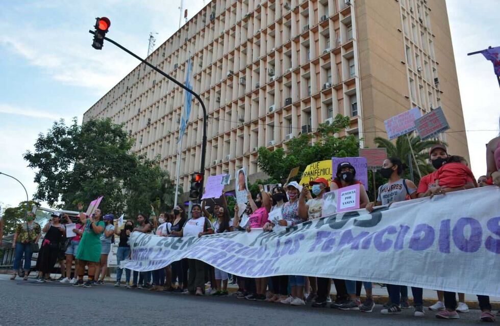8M: Resistencia tuvo una gran movilización de mujeres contra la “precarización, los femicidios y la justicia patriarcal”.