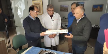 Autoridades del Hospital Materno Infantil “Dr. Héctor Quintana” de Jujuy recibieron el neuroendoscopio donado por la Fundación Hospital de Niños.