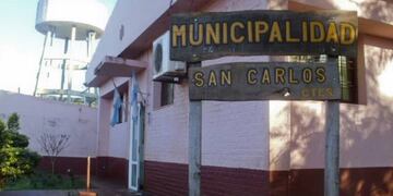 La comuna está a 350 kilómetros la norte de la Capital provincial, sobre el límite con la provincia de Misiones.