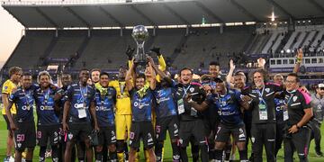 El festejo de Independiente del Valle en el estadio Mario Kempes, en la final de la Sudamericana que le ganó 2-0 a Sao Paulo. (AP)