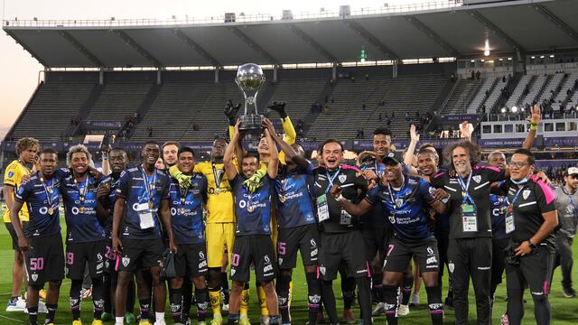 El festejo de Independiente del Valle en el estadio Mario Kempes, en la final de la Sudamericana que le ganó 2-0 a Sao Paulo. (AP)