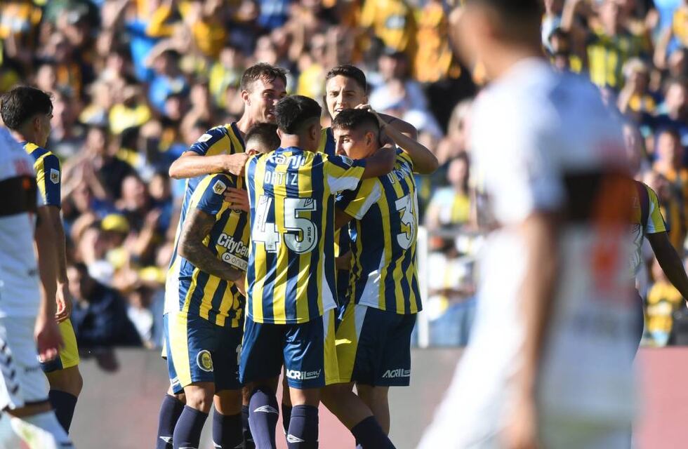 Rosario Central goleó a Platense y dejó a Martín Palermo en la cuerda floja