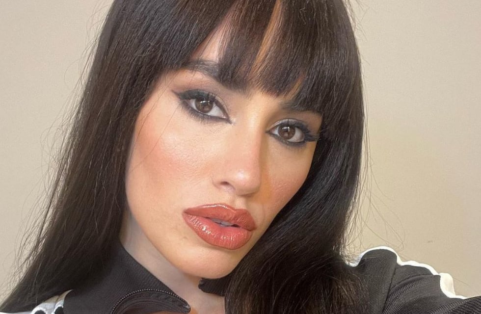 El arriesgado look de Lali Espósito para salir: transparencias, escote y muchas tiras