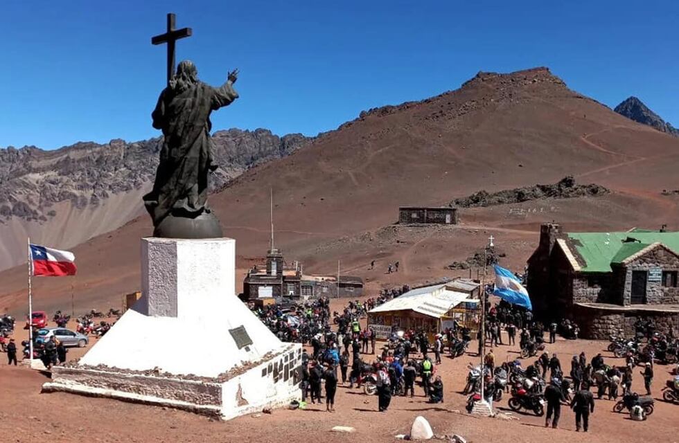 Por la paz: 2.000 motoviajeros de todo el mundo abrazaron al Cristo Redentor