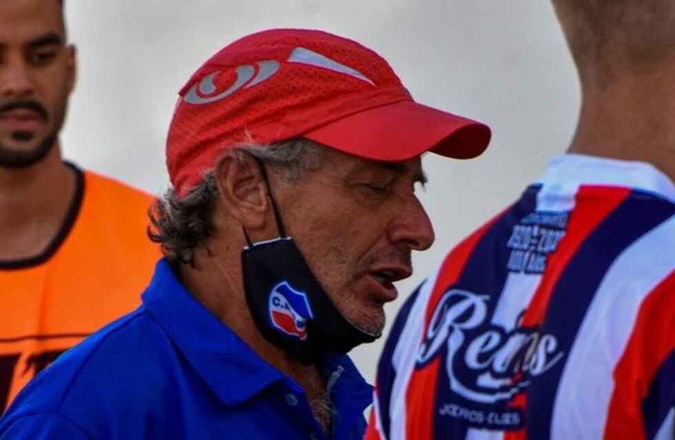 Beto Gómez dejó de ser el técnico de Rosario