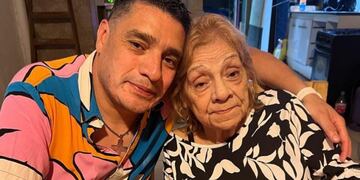 "Kesito" Pavón junto a su madre.