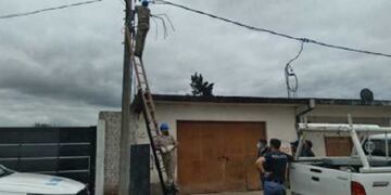 Efectivos de la Policía del Chaco acompañaron a operarios de la empresa Secheep.