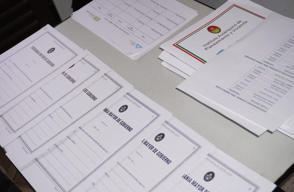 Entre Ríos entregó escrituras en tres localidades del departamento Gualeguaychú