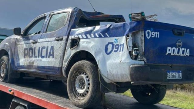 Cuatro policías resultaron heridos tras el vuelco de un patrullero en la ruta 17, cerca de Obispo Trejo. (La Radio de Totoral)