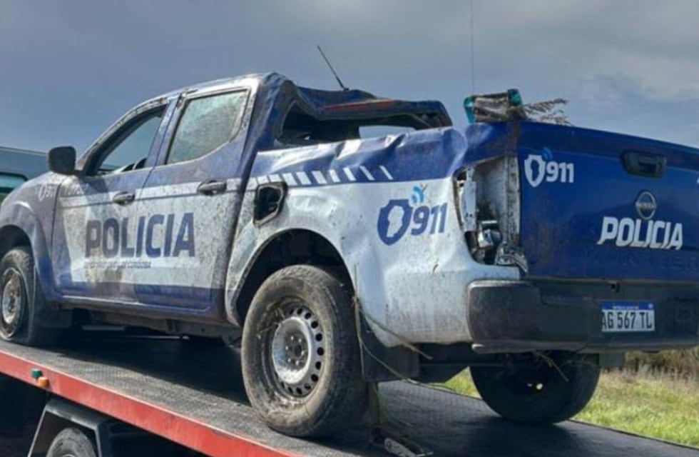Volvían del baile de La Mona y volcaron en la ruta: hay cuatro policías heridos
