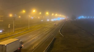 La visibilidad en rutas y accesos se redujo muchísimo antes del amanecer.