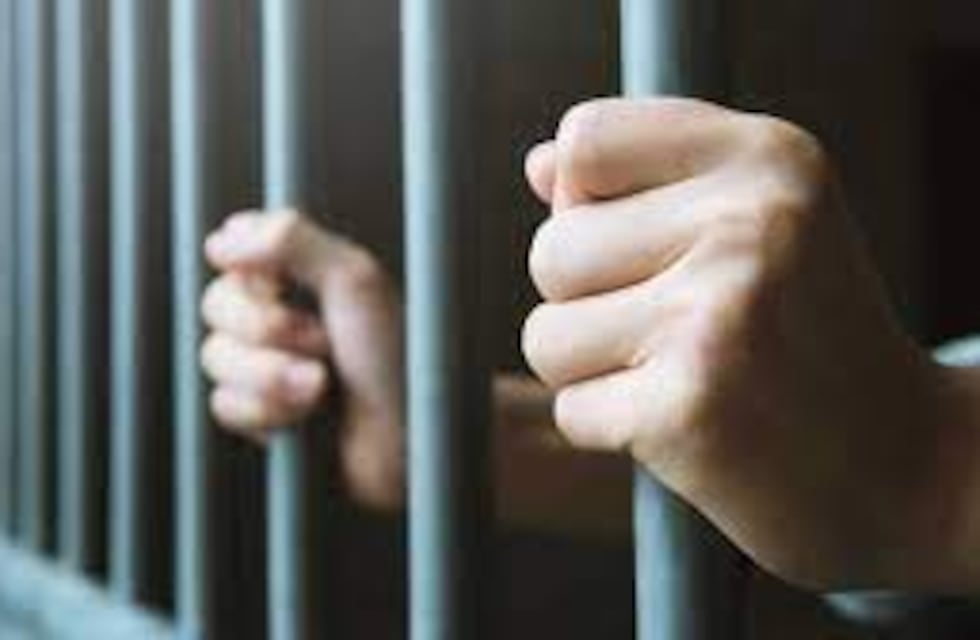 Se fugan en una camioneta dos presos de una cárcel de Sierra Chica