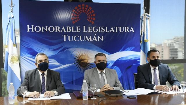 Participaron el vicegobernador, Osvaldo Jaldo; el presidente subrogante del Poder Legislativo, Regino Amado y el prosecretario legislativo, Alejandro Martínez.