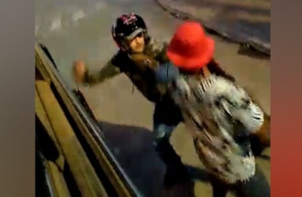 Violencia callejera: por una discusión de tránsito, motociclista apuñaló a un hombre