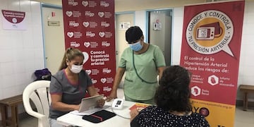 Se brindará información sobre hábitos saludables para reducir la presión arterial.