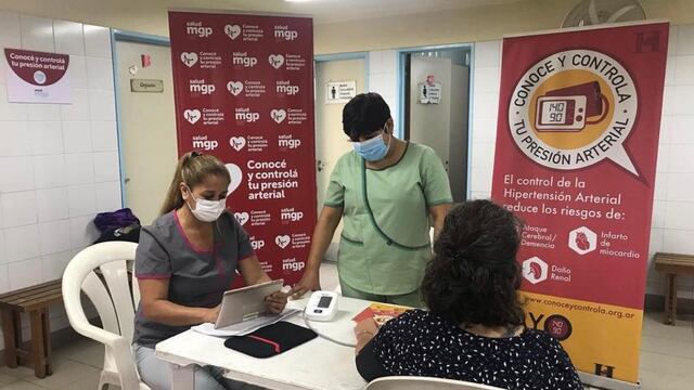 Se brindará información sobre hábitos saludables para reducir la presión arterial.