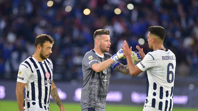 Guido Herrera y sus atajadas, claves para el triunfo de Talleres sobre Argentinos, en el Kempes. (Ramiro Pereyra / La Voz)