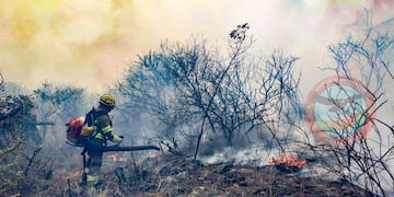 El incendio forestal en Guasapampa logró ser contenido, tras arduo trabajo de los bomberos.