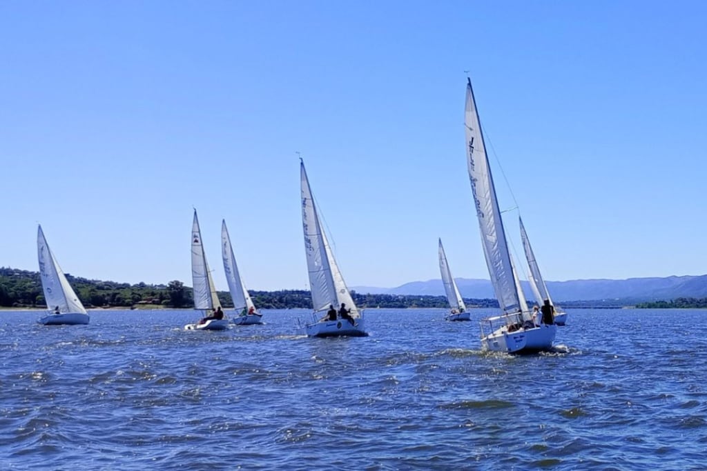 Primera fecha del Campeonato de Verano de Vela en Carlos Paz. (Schelotto).