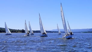 Primera fecha del Campeonato de Verano de Vela en Carlos Paz. (Schelotto).