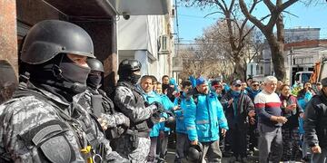 El personal del servicio municipal fue a manifestarse sobre La Paz al 1400.