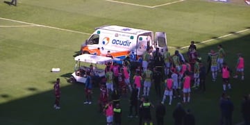Todos los protagonistas pendiente del golpe que sufrió Ian Escobar en el partido que Aldosivi le ganó a Lanús. (Imagen de TV)
