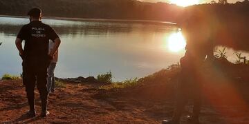 Buscan a un joven que desaparecido en las aguas del río Uruguay en El Sobebio