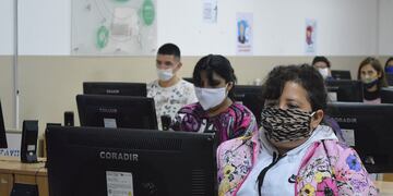 Se suman tres talleres informáticos virtuales, y un perfeccionamiento de peluquería sempiresencial.