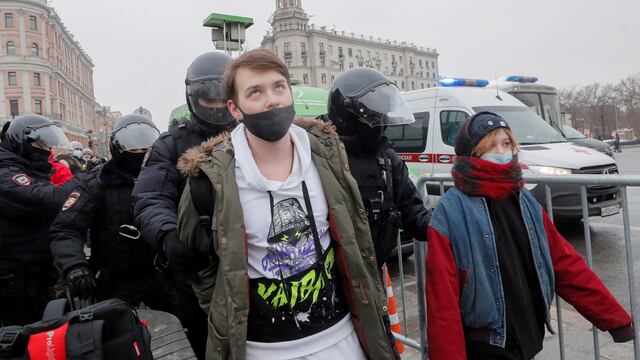 Masiva marcha contra Putin en Rusia deja cientos de detenidos (Foto: EFE/EPA/MAXIM SHIPENKOV)
