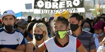 La Ciudad aancionó al Polo Obrero por cortes de calles en el microcentro durante una protesta realizada este miércoles. Orlando Pelichotti/ Los Andes