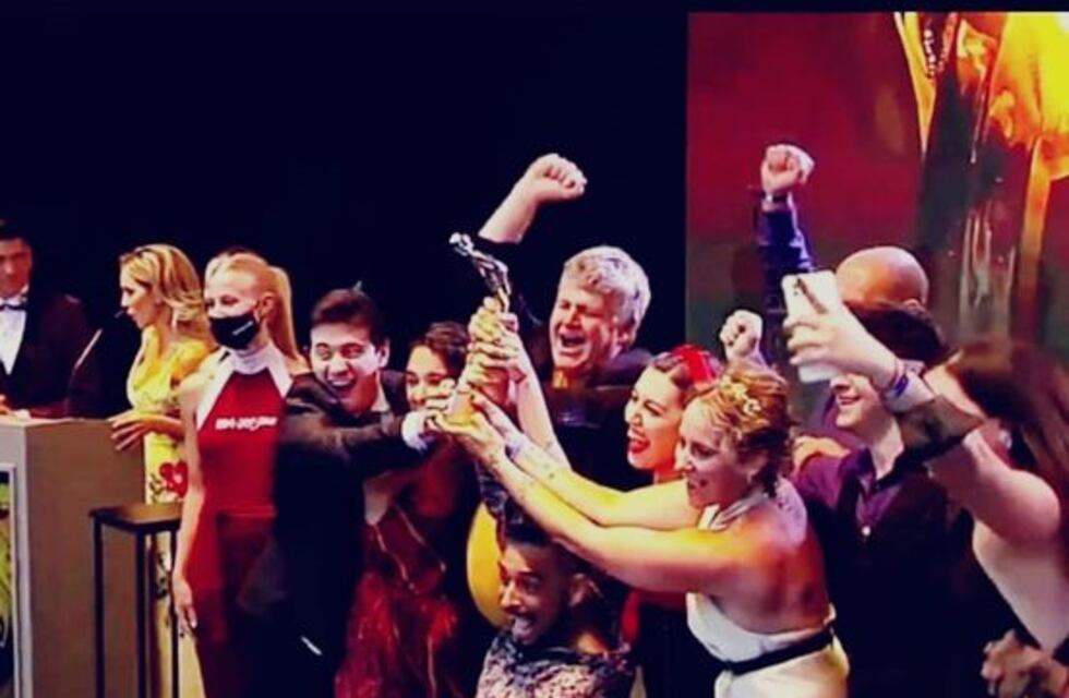 Bajo Terapia fué premiada con un Carlos 2022