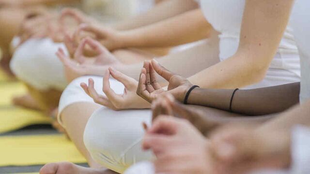 Clase de Yoga virtuales de la Dirección de Deportes