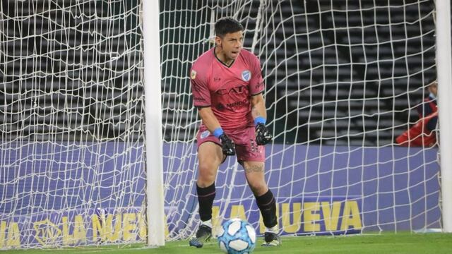 Juan Espínola decidió rechazar el llamado del “Toto” Berizzo para enfocarse en el Tomba.