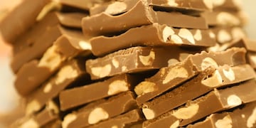 Con frutos secos, con leche, amargo, blanco y diversos rellenos. Las opciones de chocolates de La Pinocha.