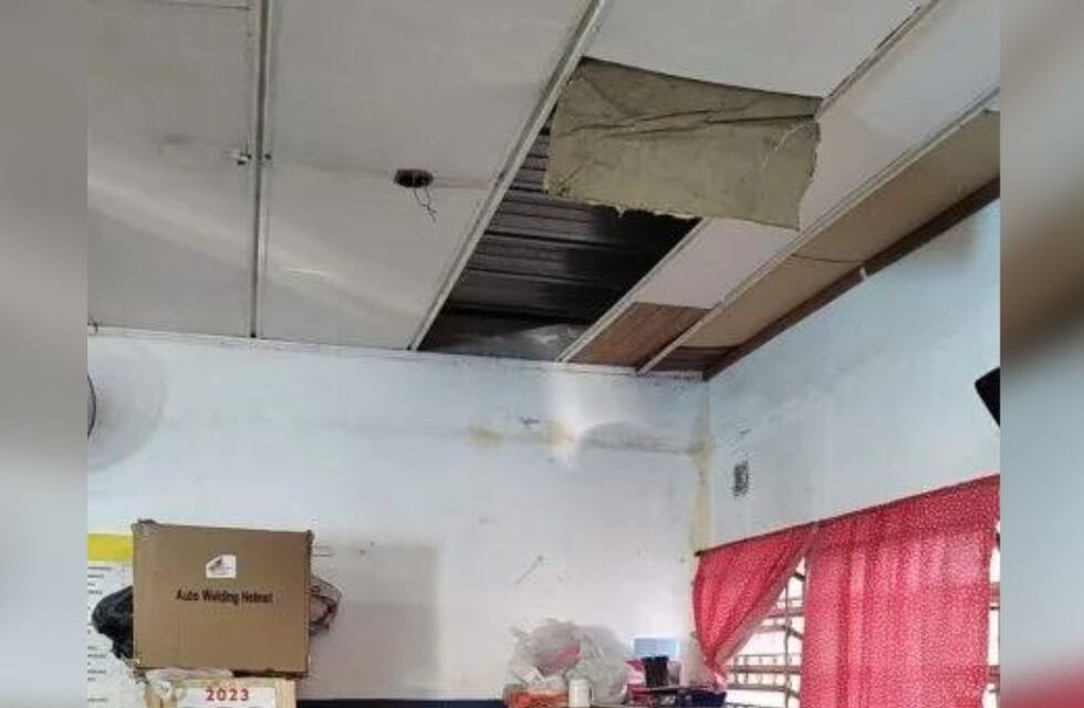 “Nos salvó el timbre del recreo”: se derrumbó una parte del techo en un aula en Rosario