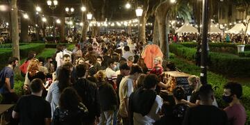 La primera edición de La Noche de las Peatonales fue un gran éxito en Rosario