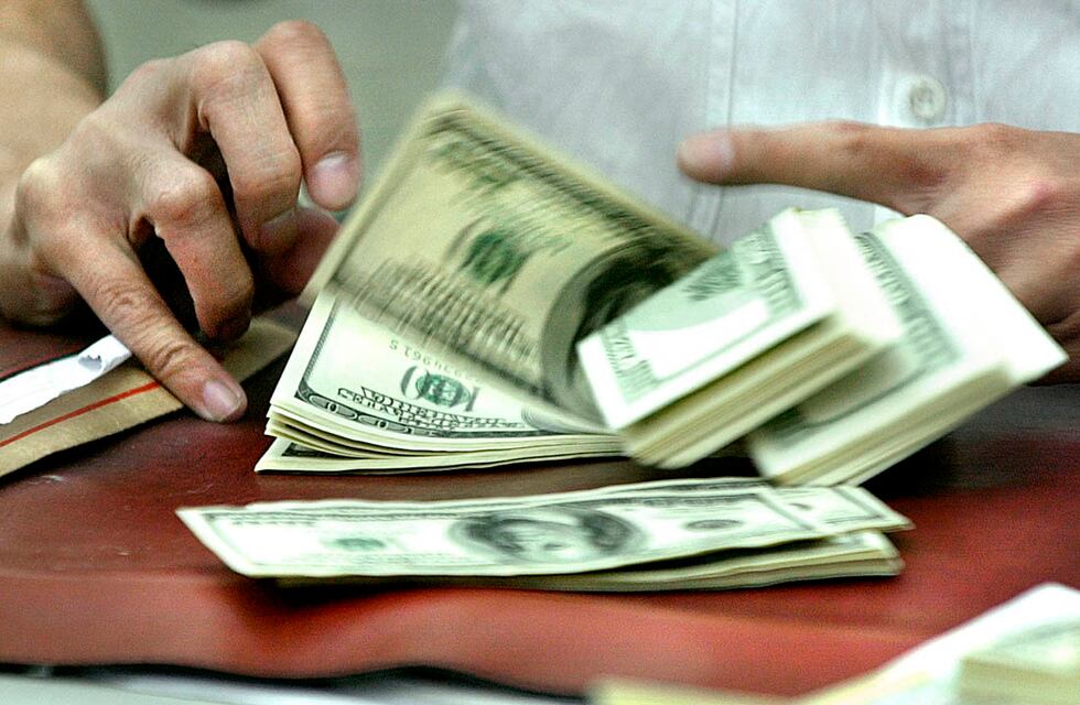 Dólar blue hoy: bajó a $200 para la compra, a dos días de las Elecciones 2021