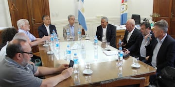 Los ministros Juan Manuel Pusineri y Walter Agosto se reunieron con ATE y UPCN.