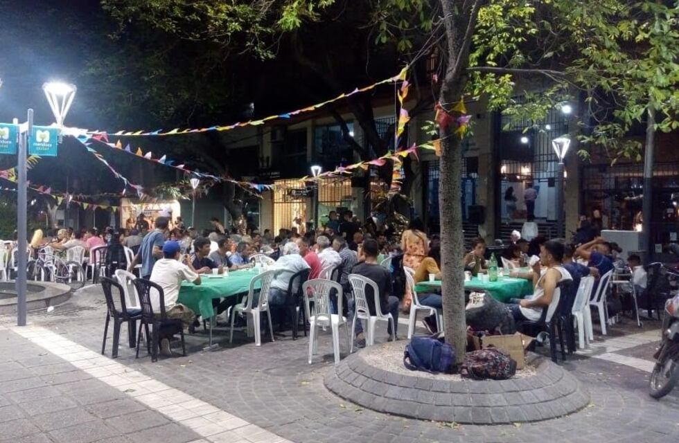 Cómo estará el tiempo para la cena de Navidad en Mendoza: ¿mesa adentro o mesa afuera?