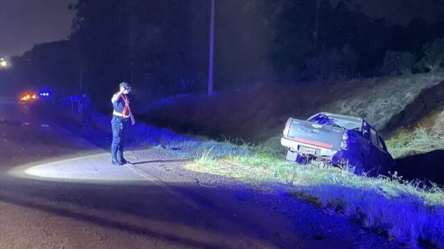 Accidente fatal en Los Helechos: conductor salió despedido de su camioneta y falleció en el acto.