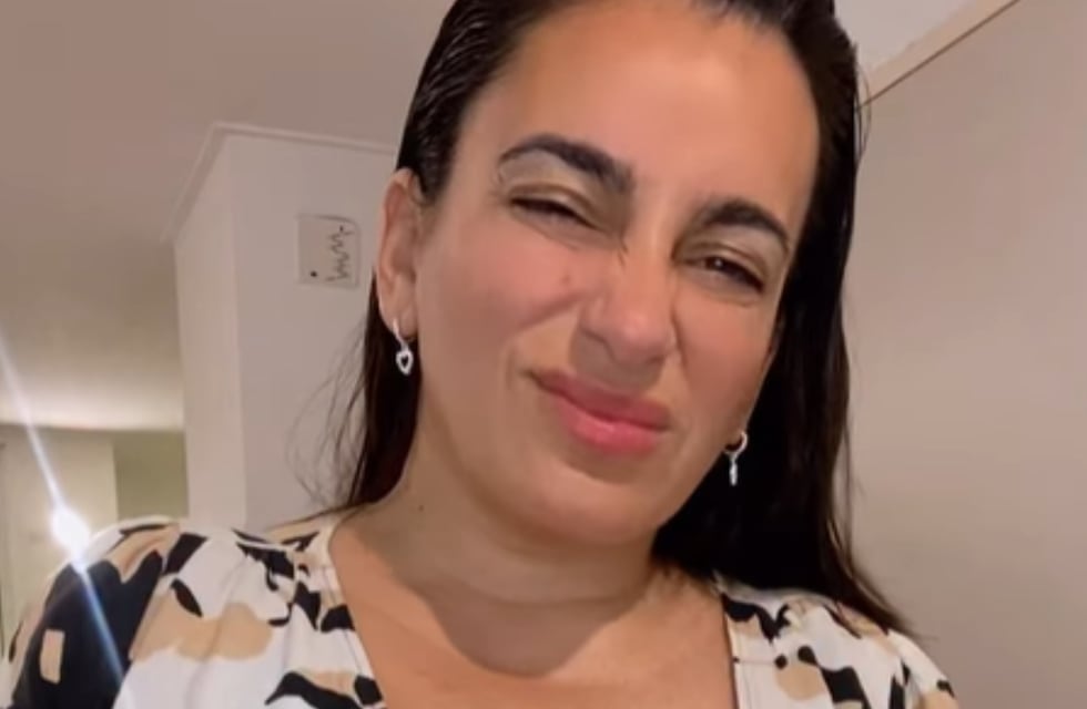 La mamá de Tomás Holder encendió las redes con un escote extremo y un reclamo: “Tanto te vas...”