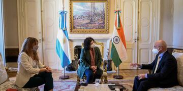 Avanzan las negociaciones con China e India para la llegada de más vacunas  (Foto: Presidencia)