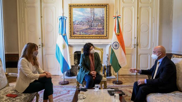 Avanzan las negociaciones con China e India para la llegada de más vacunas  (Foto: Presidencia)