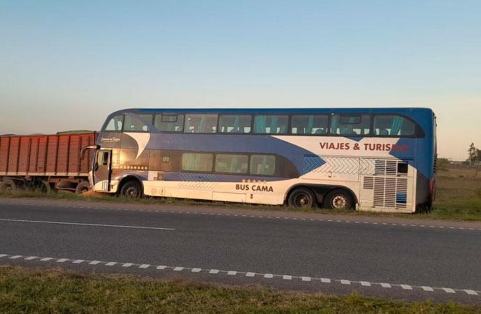 Cordobeses viajaban en colectivo al show de Coldplay y chocaron contra un camión: hay seis heridos