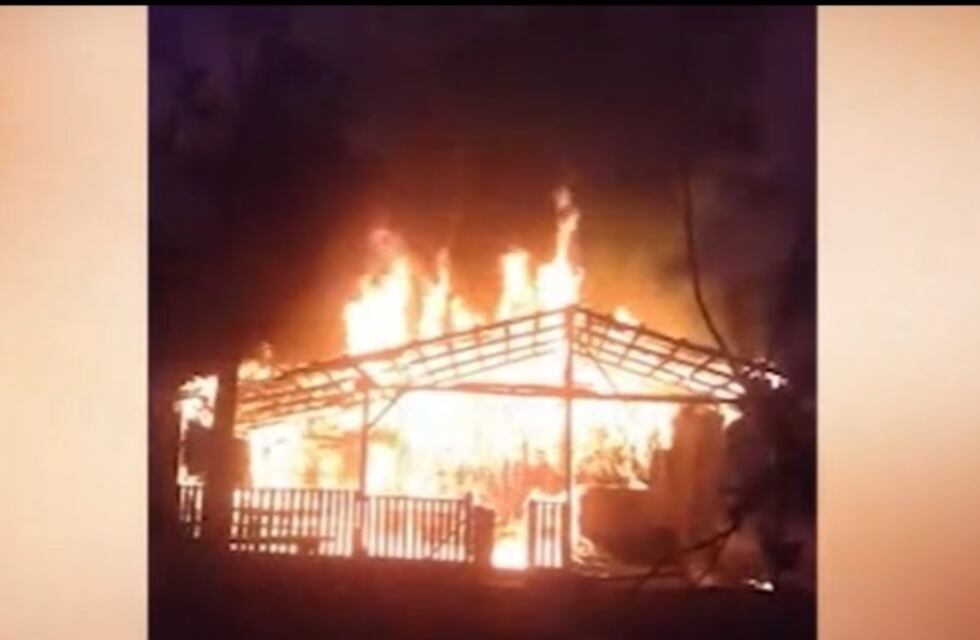 Incendio en Oberá: una vivienda de Villa Bonita fue consumida totalmente por el fuego