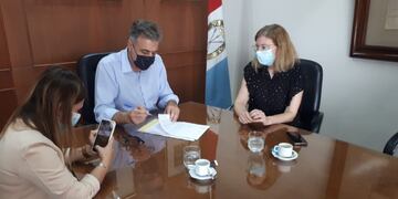 Firmaron la elevación al Concejo Municipal de un proyecto de ordenanza para hacer más conexiones domiciliarias de cloacas